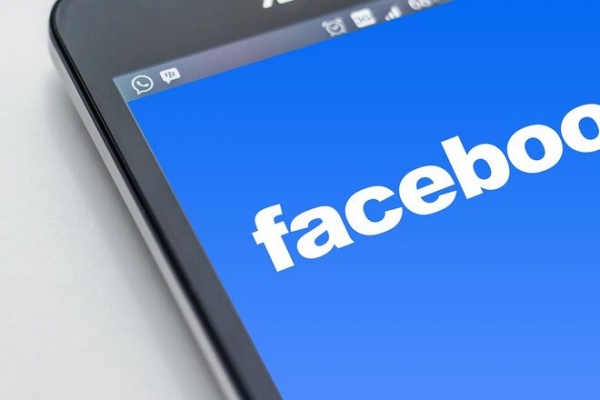 
Facebook впервые подорожал до $1 трлн
