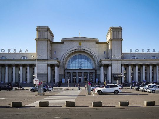 Після ракетного удару залізничний вокзал у Дніпрі закрито, маршрути пасажирських поїздів змінено, — «Укрзалізниця»