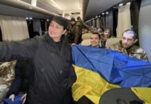Из российского плена в Украину вернули пятерых защитников острова Змеиный