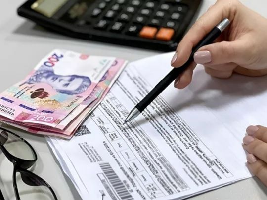 В Україні суди блокують банківські картки боржників щодо комуналки: що кажуть юристи