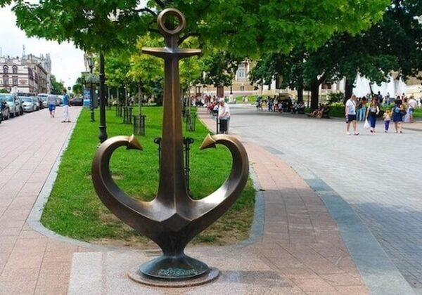 Из центра Одессы предлагают убрать "Якорь-сердце": почему