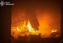 На Одесчине из-за вражеских обстрелов сгорели склады: в атмосферу выброшены сотни тонн вредных веществ